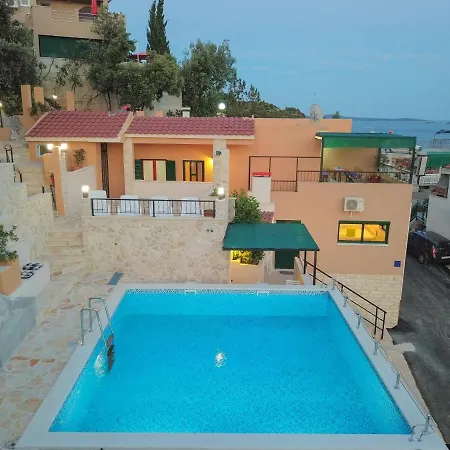 Apartment Sretan *
